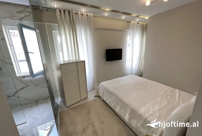 Shtepi me qera Apartament ne Tirane, 2+1, Mobilimi E mobiluar, Pagesa 650  Euro.