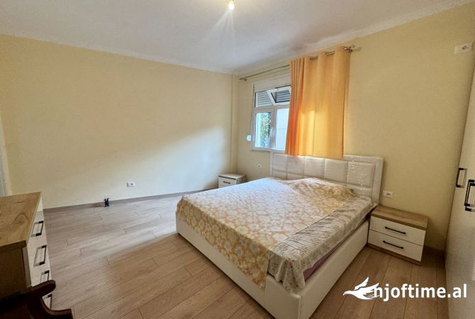 Shtepi me qera Shtepi Private ne Tirane, 2+1, Mobilimi E mobiluar, Pagesa 400  Euro.