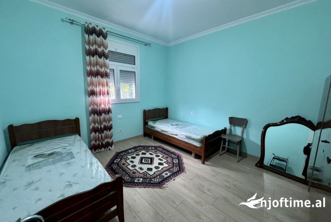 Shtepi me qera Shtepi Private ne Tirane, 2+1, Mobilimi E mobiluar, Pagesa 400  Euro.