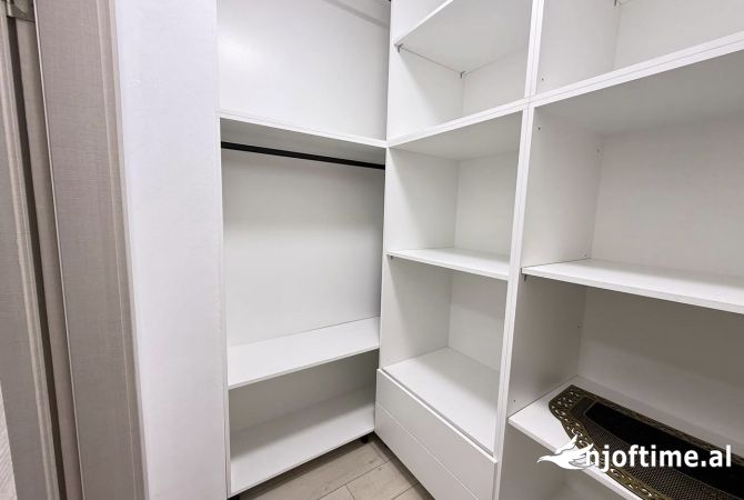 Shtepi me qera Apartament ne Tirane, 2+1, Mobilimi E mobiluar, Pagesa 650  Euro.