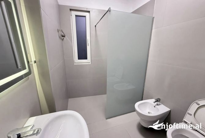 Shtepi me qera Apartament ne Tirane, 2+1, Mobilimi E mobiluar, Pagesa 650  Euro.