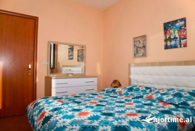 Shtepi me qera Apartament ne Tirane, 2+1, Mobilimi E mobiluar, Pagesa 800  Euro.