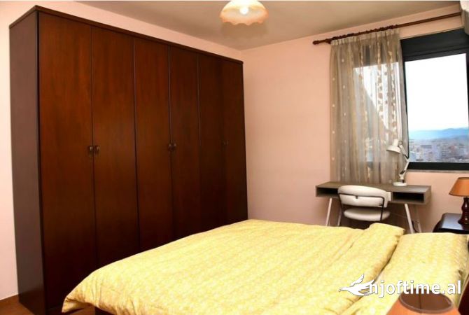 Shtepi me qera Apartament ne Tirane, 2+1, Mobilimi E mobiluar, Pagesa 800  Euro.