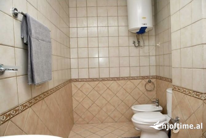 Shtepi me qera Apartament ne Tirane, 2+1, Mobilimi E mobiluar, Pagesa 800  Euro.