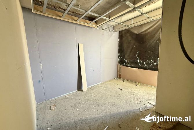 Shtepi ne shitje Apartament ne Tirane, 3+1, Mobilimi Bosh, pa mobiluar, Pagesa 350,000  Euro.