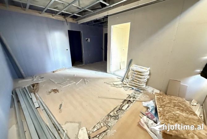 Shtepi ne shitje Apartament ne Tirane, 3+1, Mobilimi Bosh, pa mobiluar, Pagesa 350,000  Euro.