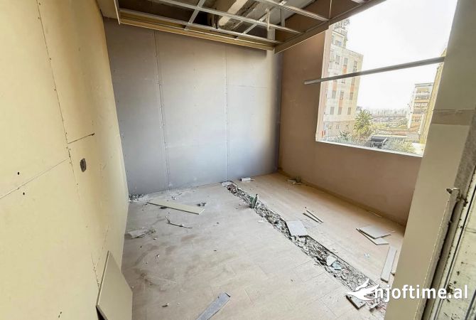 Shtepi ne shitje Apartament ne Tirane, 3+1, Mobilimi Bosh, pa mobiluar, Pagesa 350,000  Euro.