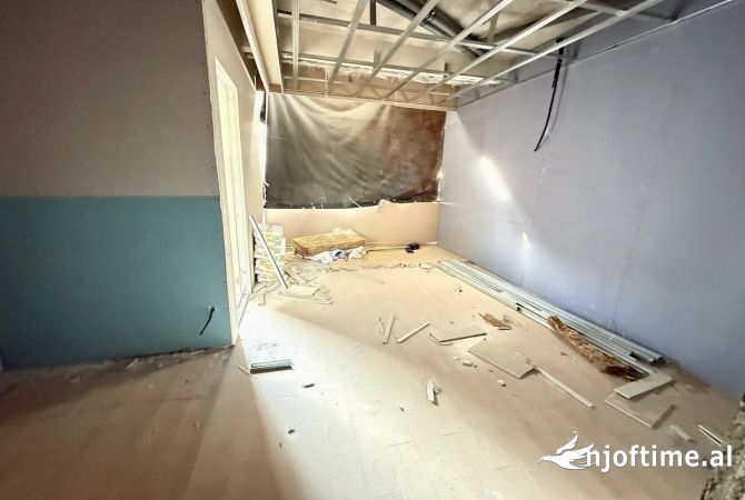 Shtepi ne shitje Apartament ne Tirane, 3+1, Mobilimi Bosh, pa mobiluar, Pagesa 350,000  Euro.