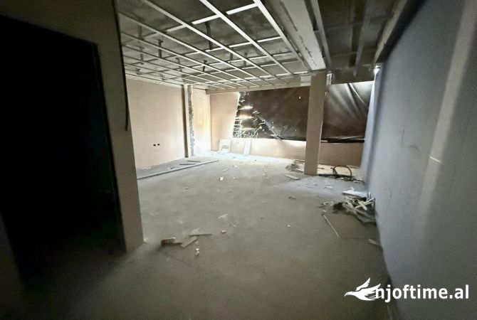 Shtepi ne shitje Apartament ne Tirane, 3+1, Mobilimi Bosh, pa mobiluar, Pagesa 350,000  Euro.