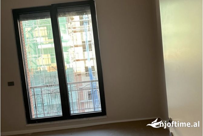 Shtepi me qera 2+1 ne Tirane - 1,400 Euro