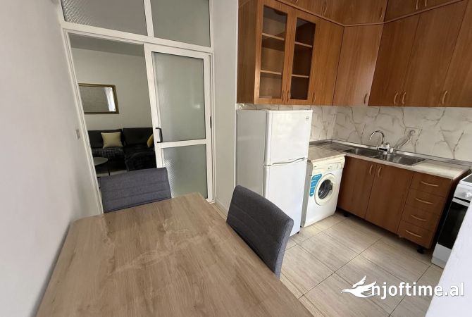 Shtepi me qera Apartament ne Tirane, 1+1, Mobilimi E mobiluar, Pagesa 650  Euro.