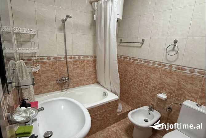 Shtepi me qera Apartament ne Tirane, 1+1, Mobilimi E mobiluar, Pagesa 650  Euro.