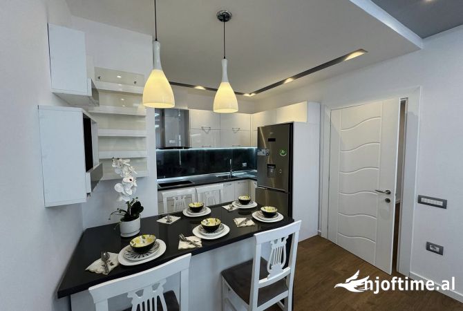 Shtepi me qera Apartament ne Tirane, 2+1, Mobilimi E mobiluar, Pagesa 500  Euro.