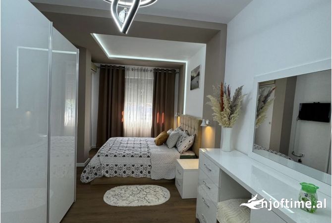 Shtepi me qera Apartament ne Tirane, 2+1, Mobilimi E mobiluar, Pagesa 500  Euro.