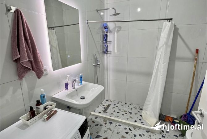 Shtepi ne shitje Apartament ne Tirane, 1+1, Mobilimi E mobiluar, Pagesa 88,000  Euro.