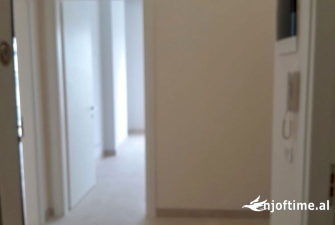 Shtepi me qera Apartament ne Tirane, 2+1, Mobilimi Bosh, pa mobiluar, Pagesa 1,000  Euro.