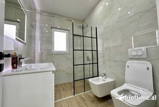 Shtepi ne shitje Apartament ne Tirane, 2+1, Mobilimi E mobiluar, Pagesa 340,000  Euro.