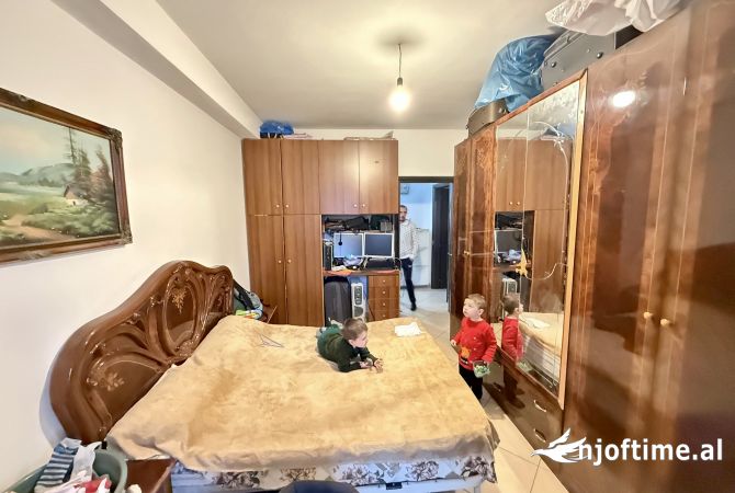 Shtepi ne shitje Apartament ne Tirane, 2+1, Mobilimi Bosh, pa mobiluar, Pagesa 144,000  Euro.
