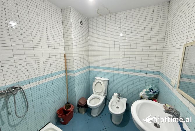 Shtepi ne shitje Apartament ne Tirane, 2+1, Mobilimi Bosh, pa mobiluar, Pagesa 144,000  Euro.