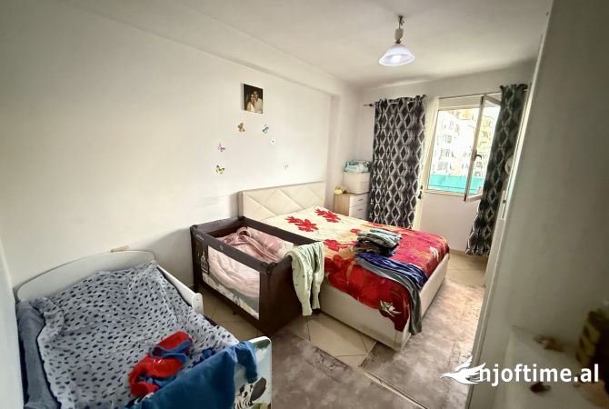 Shtepi ne shitje Apartament ne Tirane, 2+1, Mobilimi Bosh, pa mobiluar, Pagesa 144,000  Euro.