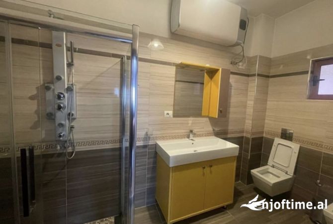 Shtepi me qera Shtepi Private ne Tirane, 3+1, Mobilimi E mobiluar, Pagesa 1,350  Euro.