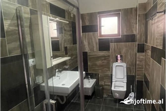 Shtepi me qera Shtepi Private ne Tirane, 3+1, Mobilimi E mobiluar, Pagesa 1,350  Euro.