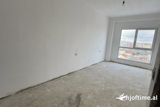 Shtepi ne shitje Apartament ne Tirane, 2+1, Mobilimi Bosh, pa mobiluar, Pagesa 184,000  Euro.