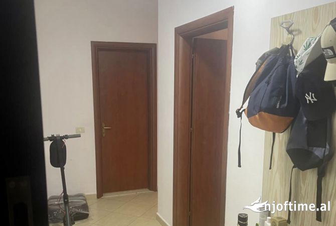 Shtepi me qera Apartament ne Tirane, 2+1, Mobilimi E mobiluar, Pagesa 50,000  Leke.