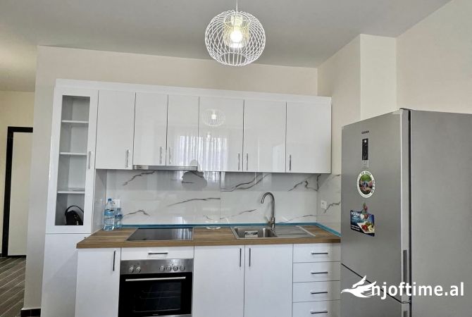 Shtepi me qera Apartament ne Tirane, 2+1, Mobilimi E mobiluar, Pagesa 500  Euro.