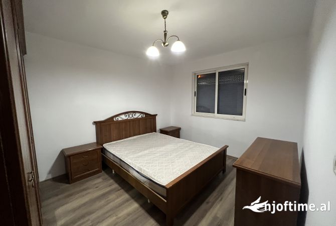 Shtepi me qera Apartament ne Tirane, 1+1, Mobilimi Pjeserisht e mobiluar, Pagesa 40,000  Leke.