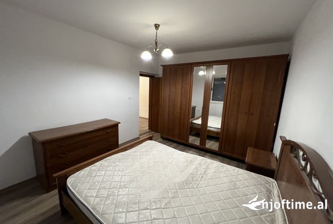 Shtepi me qera Apartament ne Tirane, 1+1, Mobilimi Pjeserisht e mobiluar, Pagesa 40,000  Leke.