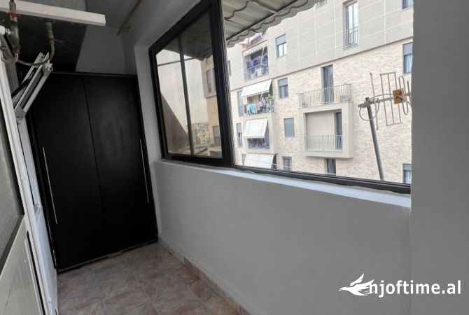 Shtepi ne shitje Apartament ne Tirane, 1+1, Mobilimi E mobiluar, Pagesa 90,000  Euro.