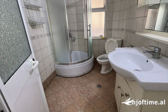 Shtepi ne shitje Apartament ne Tirane, 1+1, Mobilimi E mobiluar, Pagesa 90,000  Euro.