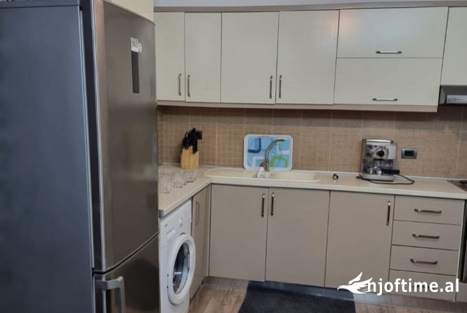 Shtepi me qera Apartament ne Tirane, 1+1, Mobilimi E mobiluar, Pagesa 380  Euro.