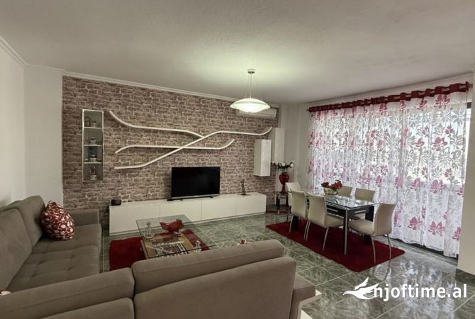 Shtepi me qera 2+1 ne Tirane - 700 Euro