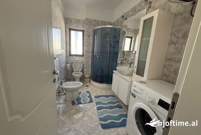 Shtepi me qera Apartament ne Tirane, 2+1, Mobilimi E mobiluar, Pagesa 700  Euro.