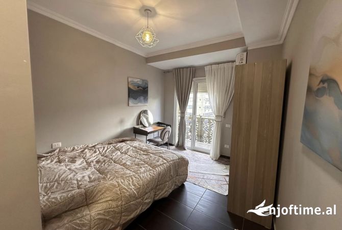 Shtepi ne shitje Apartament ne Tirane, 2+1, Mobilimi E mobiluar, Pagesa 275,750  Euro.
