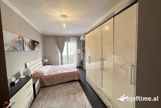 Shtepi ne shitje Apartament ne Tirane, 2+1, Mobilimi E mobiluar, Pagesa 275,750  Euro.