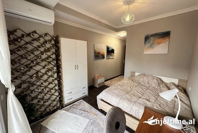 Shtepi ne shitje Apartament ne Tirane, 2+1, Mobilimi E mobiluar, Pagesa 275,750  Euro.