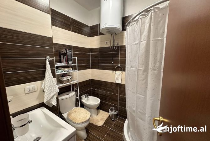 Shtepi ne shitje Apartament ne Tirane, 2+1, Mobilimi E mobiluar, Pagesa 275,750  Euro.