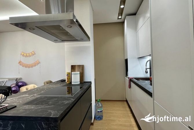 Shtepi me qera Apartament ne Tirane, 2+1, Mobilimi E mobiluar, Pagesa 1,100  Euro.