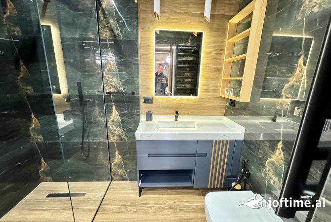 Shtepi me qera Apartament ne Tirane, 4+1, Mobilimi E mobiluar, Pagesa 4,000  Euro.