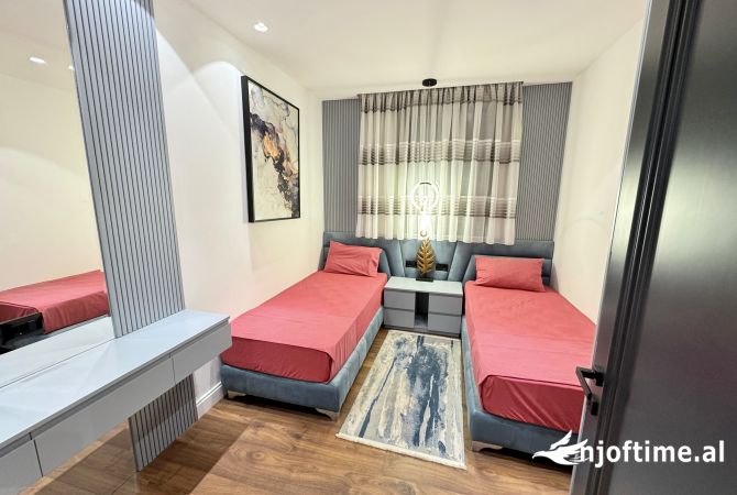 Shtepi me qera Apartament ne Tirane, 4+1, Mobilimi E mobiluar, Pagesa 4,000  Euro.