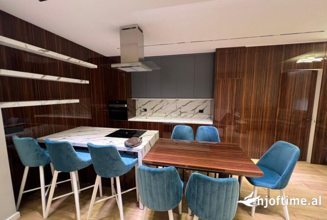 Shtepi me qera Apartament ne Tirane, 2+1, Mobilimi E mobiluar, Pagesa 900  Euro.