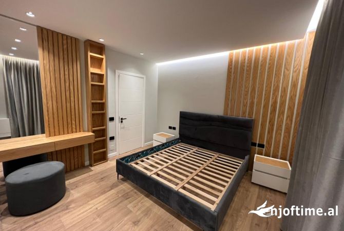 Shtepi me qera Apartament ne Tirane, 2+1, Mobilimi E mobiluar, Pagesa 900  Euro.