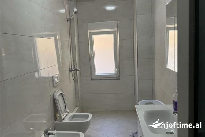 Shtepi me qera Apartament ne Tirane, 2+1, Mobilimi E mobiluar, Pagesa 600  Euro.