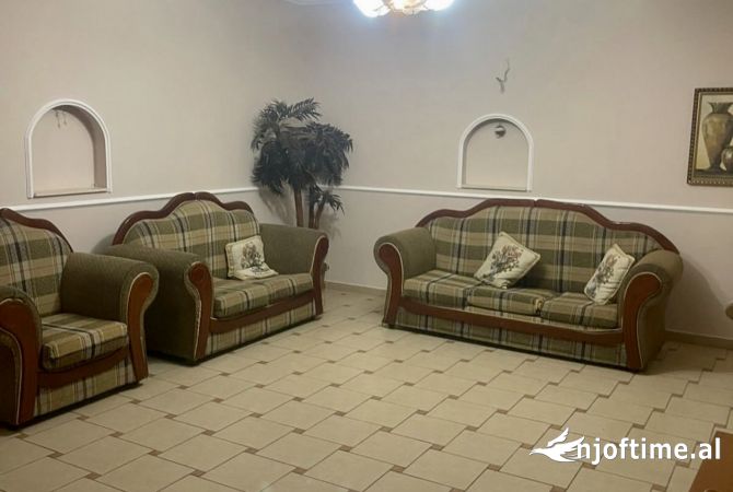 Shtepi me qera 2+1 ne Tirane - 40,000 Leke