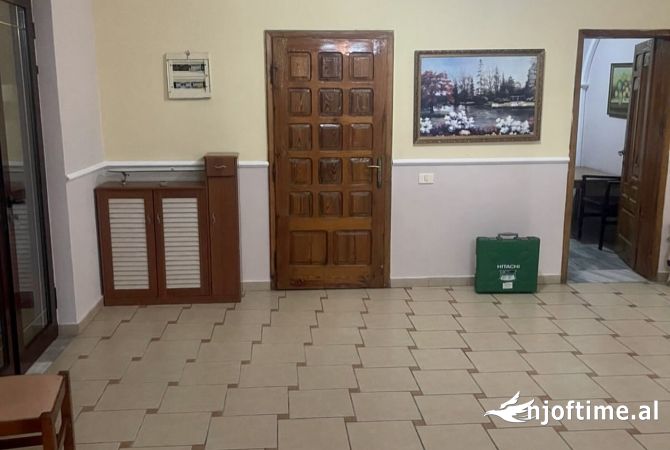 Shtepi me qera 2+1 ne Tirane - 40,000 Leke