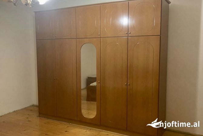 Shtepi me qera Apartament ne Tirane, 2+1, Mobilimi E mobiluar, Pagesa 40,000  Leke.