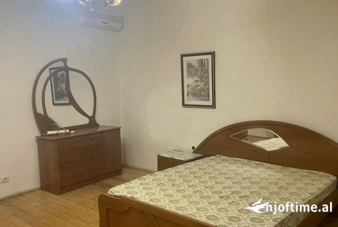 Shtepi me qera Apartament ne Tirane, 2+1, Mobilimi E mobiluar, Pagesa 40,000  Leke.